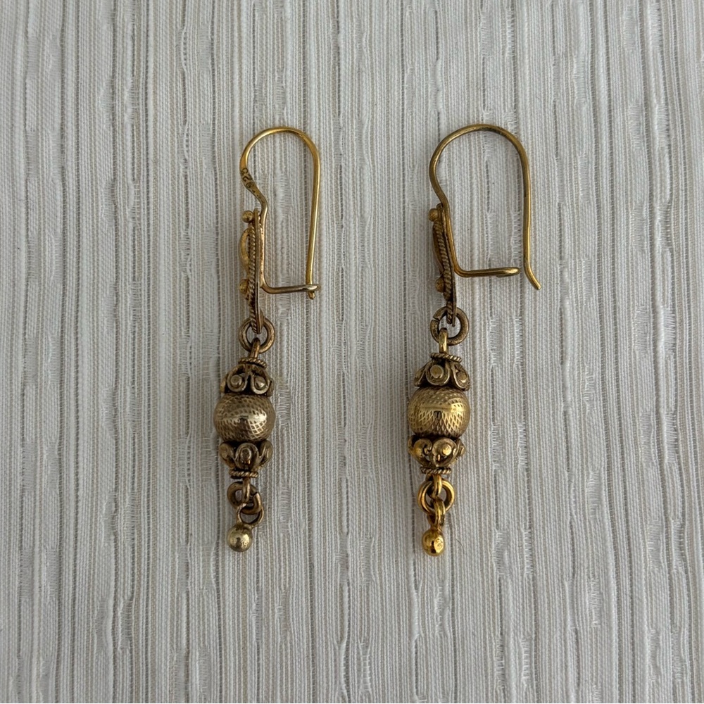Elegant Gold Drop Earrings
